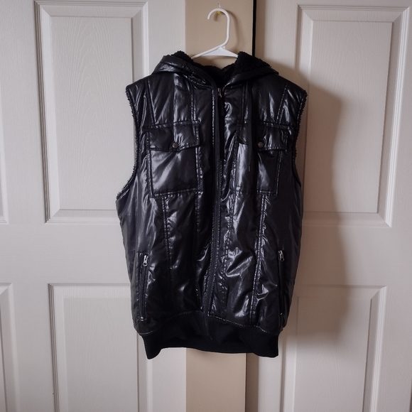 Women's Black Water Resistant Faux Fur Lined Quilted Hooded Puffer Vest - Picture 6 of 8